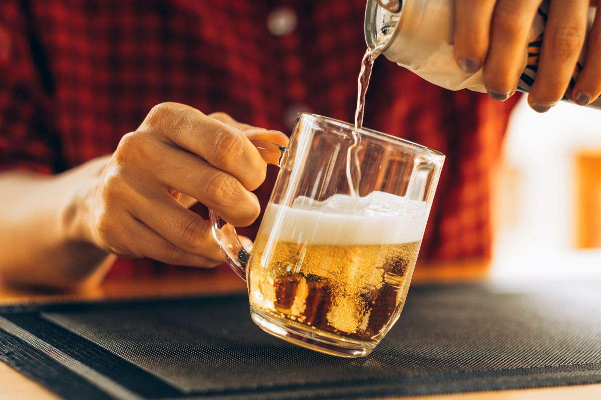 Cientista cria cerveja que funciona como vacina e gera debate ético