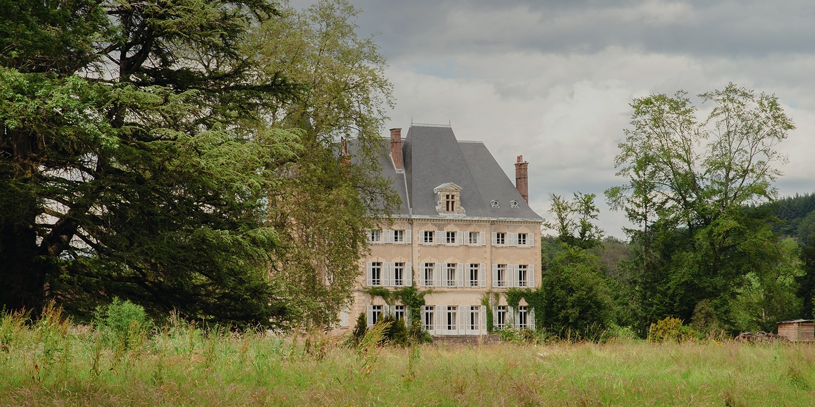 Castelo na Borgonha combina estilos pelas mãos de arquiteto francês