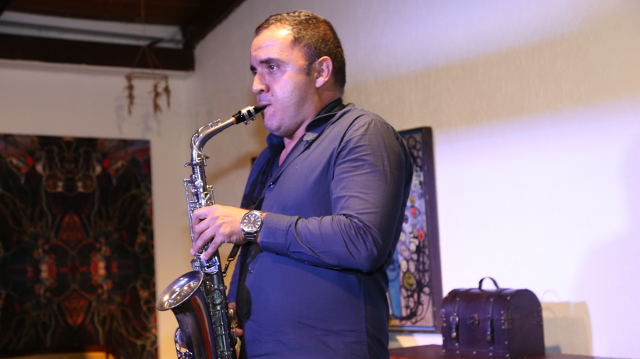 O saxofone como experiência: a trajetória musical de Lucas Camarano