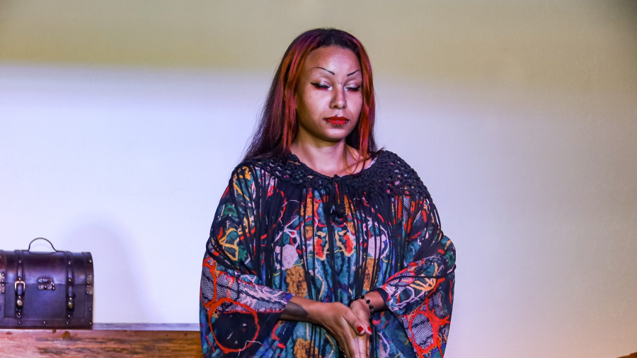 Arte que atravessa fronteiras: Obscura Dark leva performance sensorial à posse da nova liderança da Revista Salto