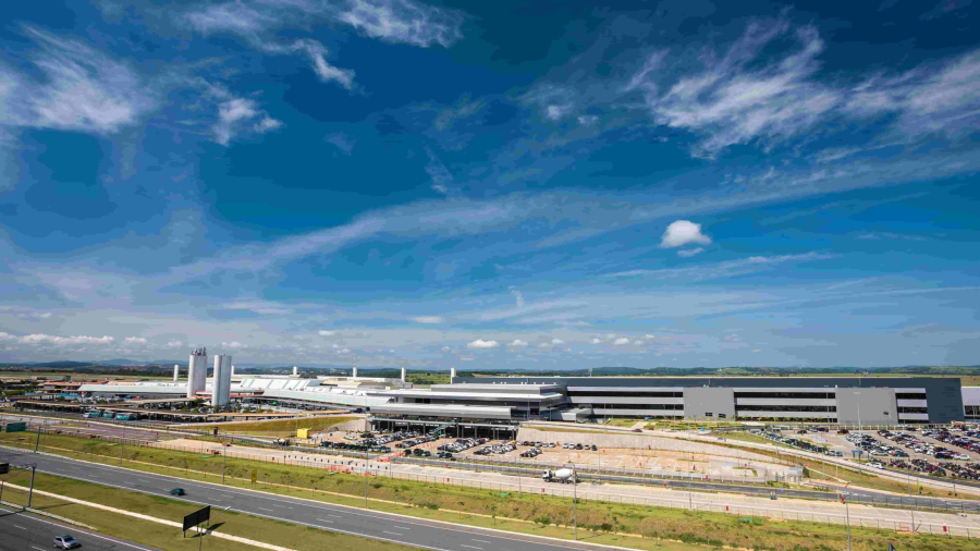 Sunset Mineiro transforma sala VIP do BH Airport em experiência sensorial com vinhos do Cerrado e gastronomia local