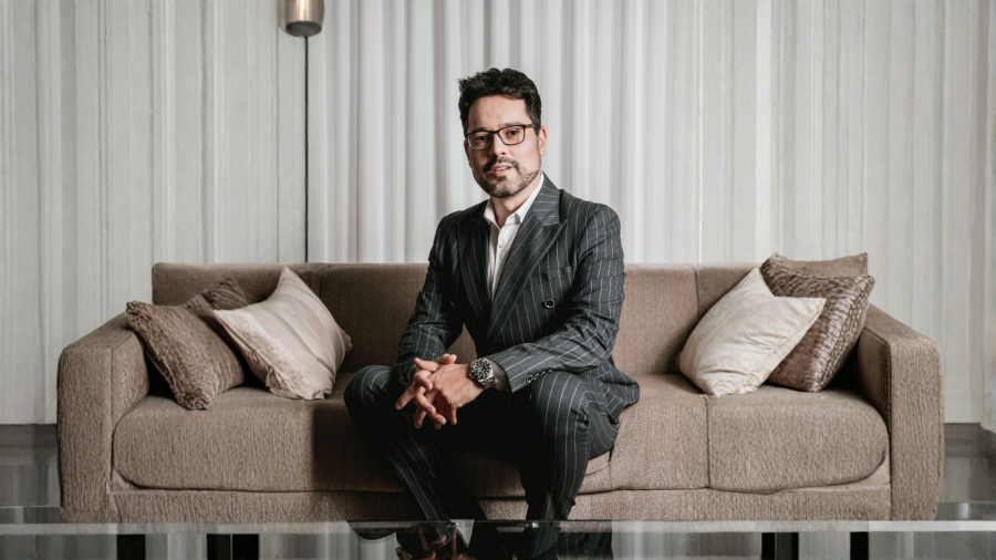 Menos militância, mais consistência: o que a polarização revela sobre a crise de liderança nas empresas