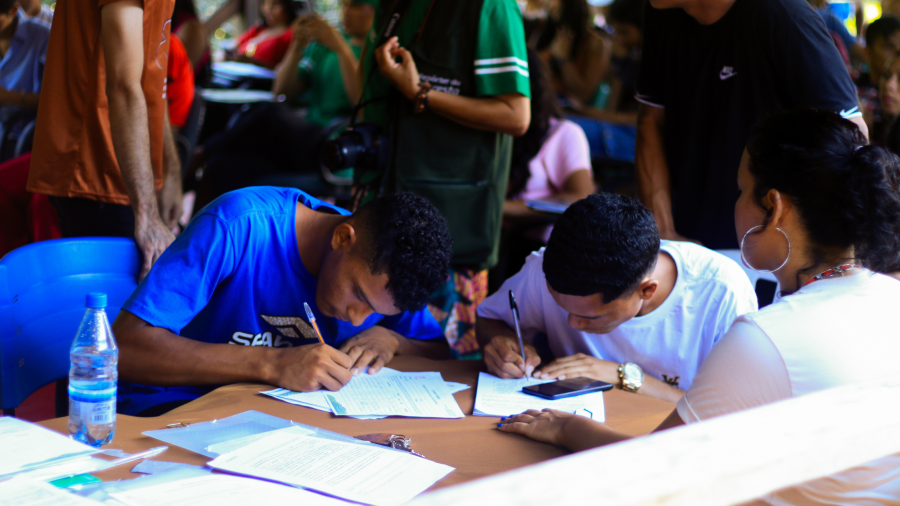 Educação que brota da Amazônia: professores e alunos transformam cultura local em aprendizado vivo