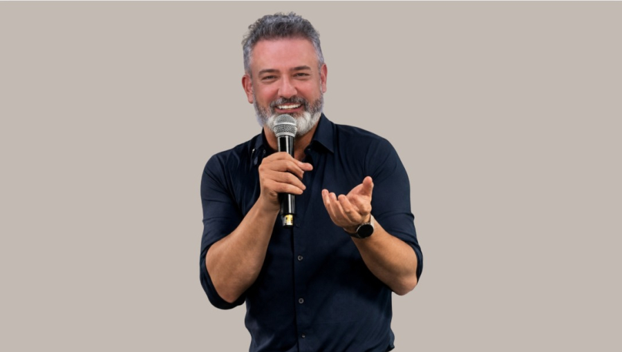 Leônidas Oliveira e a Minas Gerais que acolhe o mundo