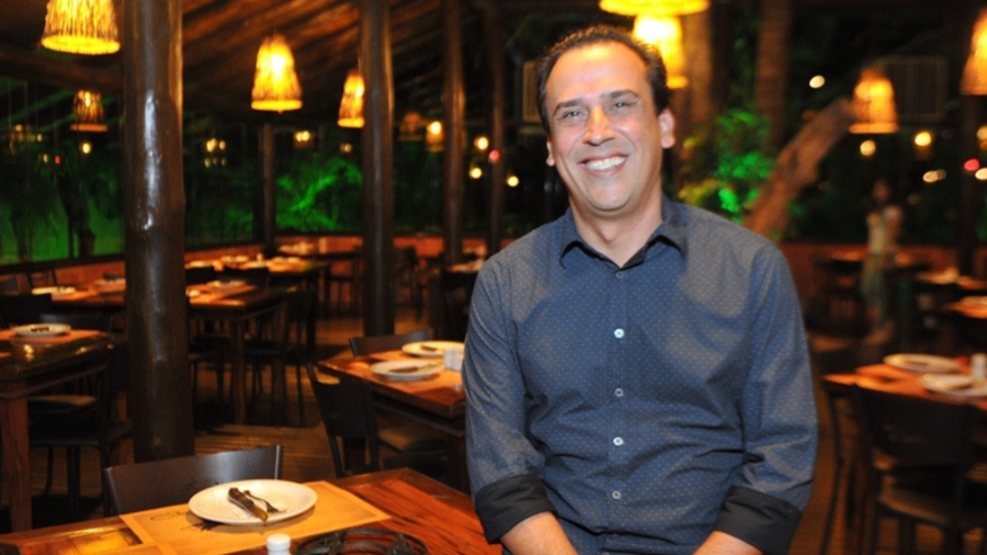 Mais do que servir pratos: Caio Fontenelle transforma restaurantes em espaços de memória e afeto