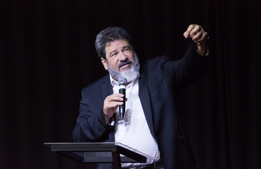 Mario Sergio Cortella leva “Cortellando Ainda Mais” a Belo Horizonte em noite de reflexão sobre escolhas, liderança e propósito