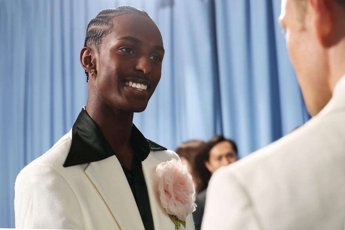 Modelo conta que teve que escapar do trabalho para ser 'o rosto do Met Gala'