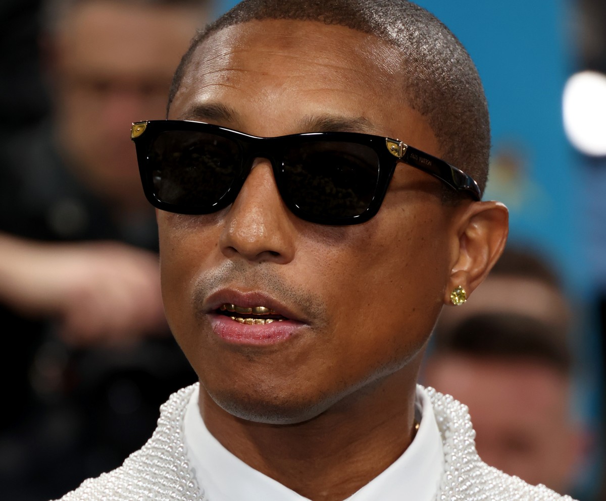 Pharrell Williams cria um Invisalign de ouro para baile de luxo