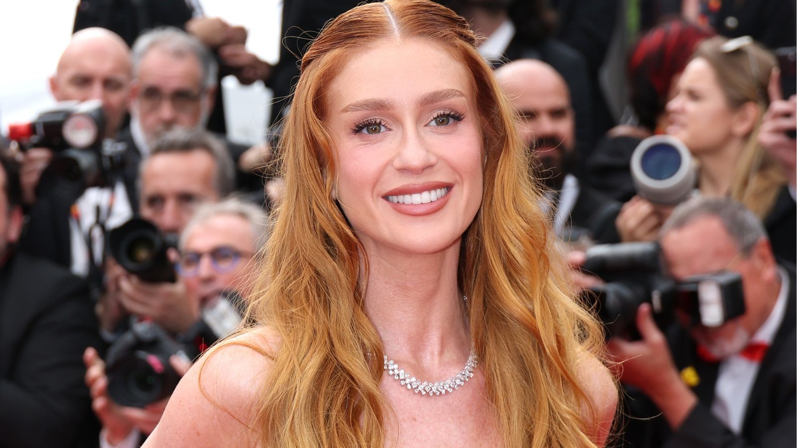 Marina Ruy Barbosa Brilha no Festival de Cannes 2025 com vestido de Giorgio Armani