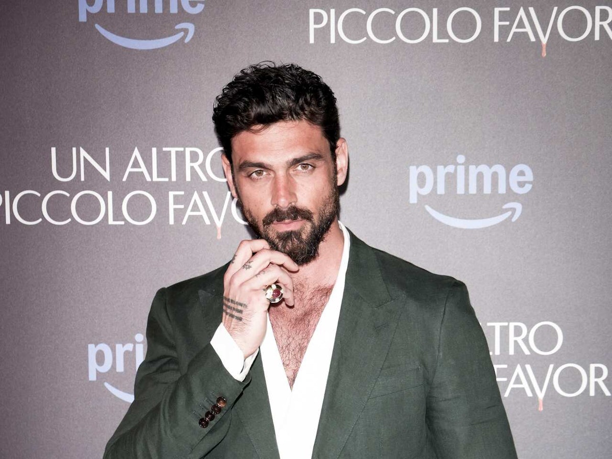 Michele Morrone surpreende e revela: “Sim, eu beijei outros homens”