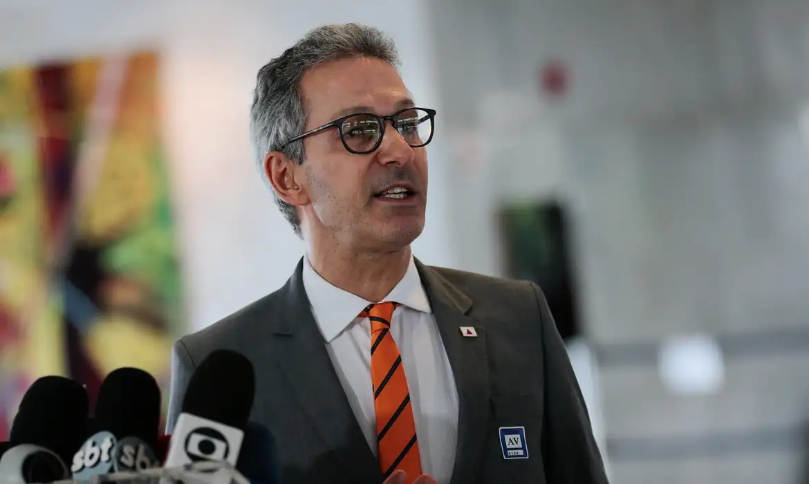 Romeu Zema lança pré-candidatura à Presidência com o apoio de Bolsonaro