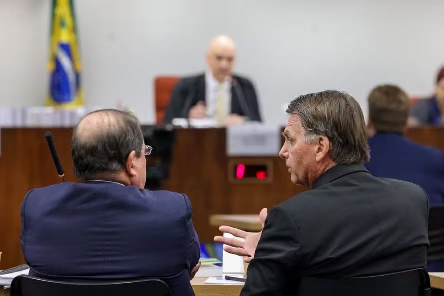 Defesa de Bolsonaro tem até as 21h13 para responder a Moraes