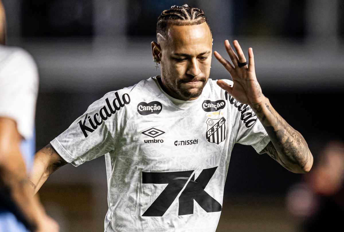 Neymar se pronuncia após xingar torcedor: “Difícil controlar”
