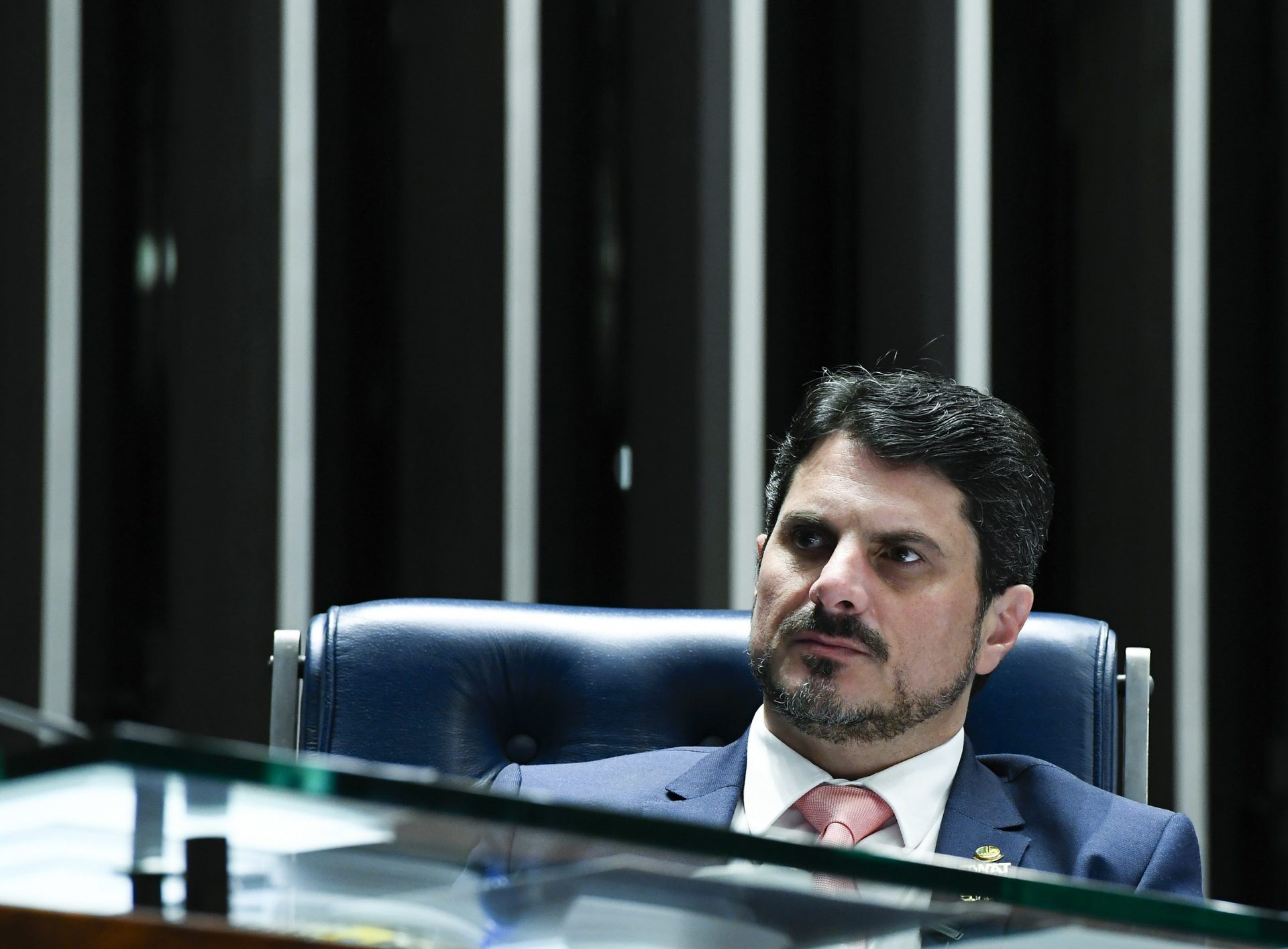 Parlamentares reagem à imposição de tornozeleira a Marcos do Val