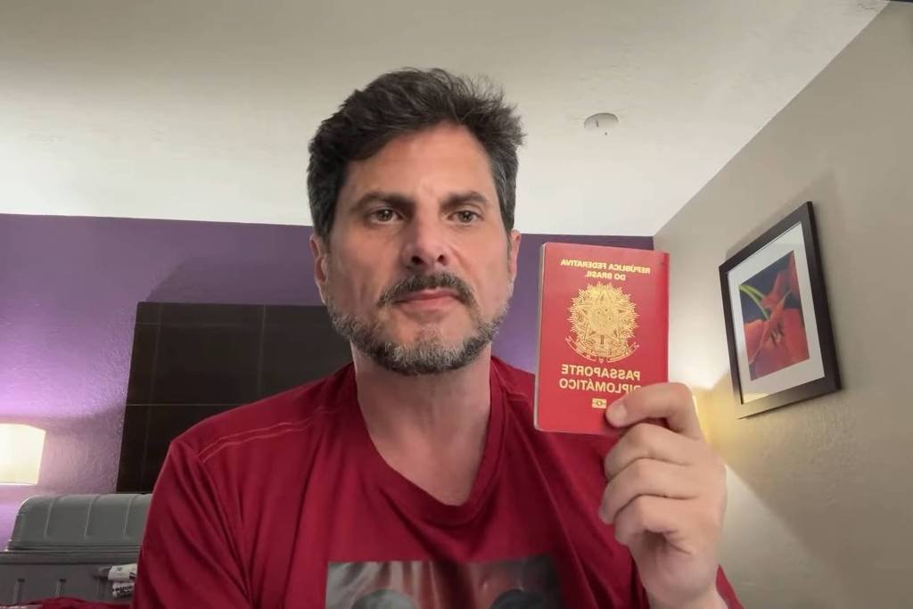 Moraes proíbe Marcos do Val de receber salário