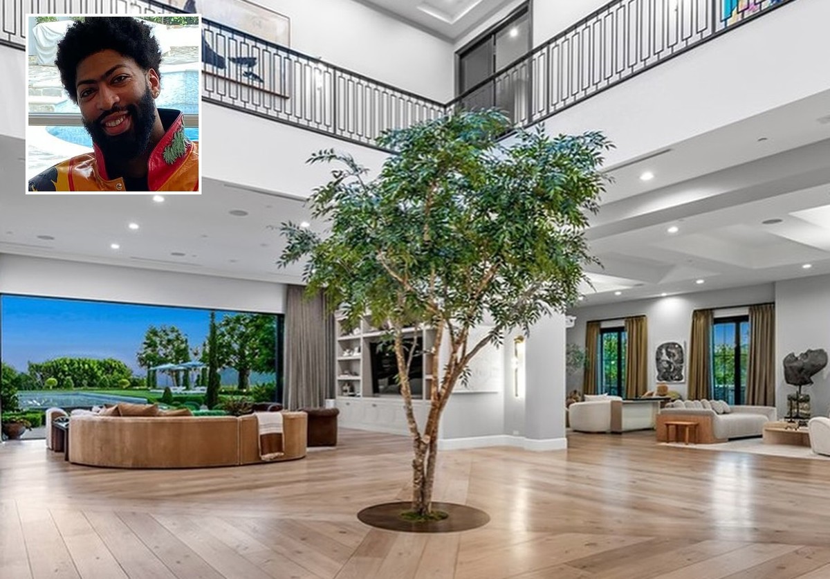 Com árvore no centro da sala, astro da NBA Anthony Davis coloca casa à venda por mais de R$ 200 milhões