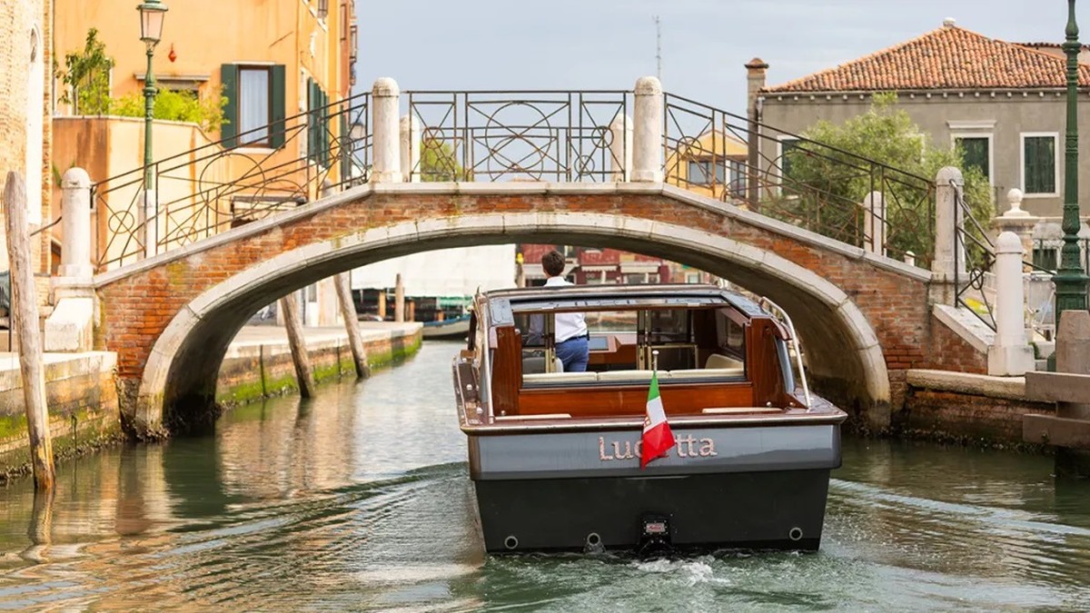 Táxis aquáticos sustentáveis viram tendência em Veneza; detalhes