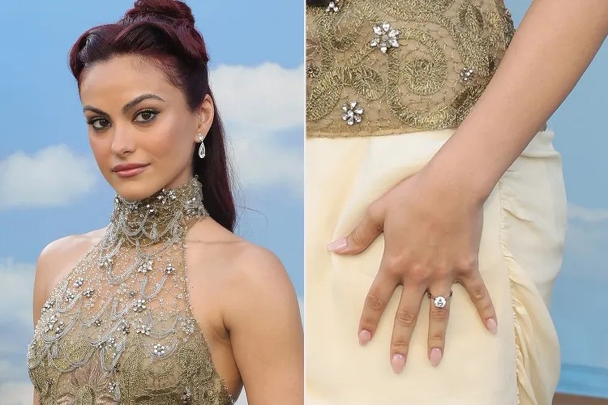 Camila Mendes brilha com anel de noivado em evento da Vogue
