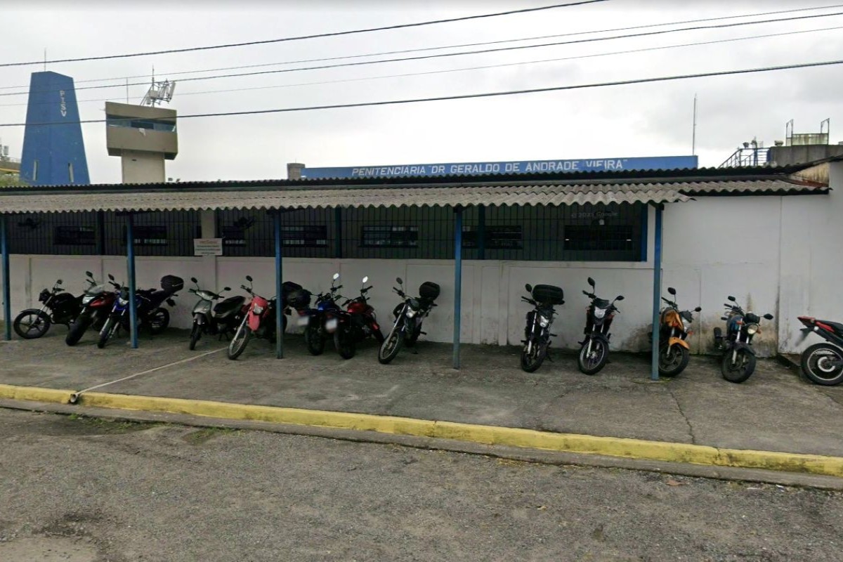 Preso aproveita presença de visitantes e foge de cadeia em São Vicente