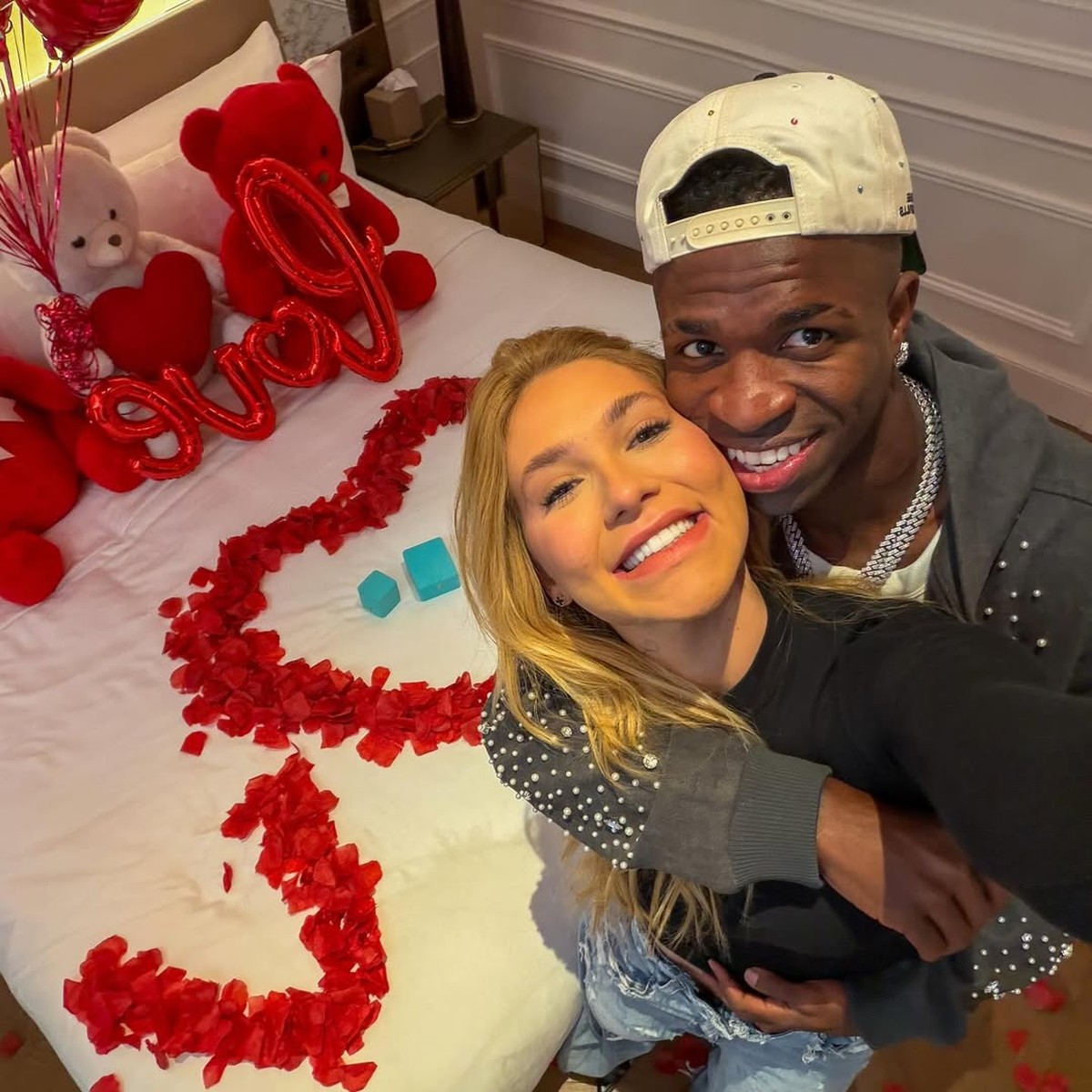 Vini Jr. faz publicação romântica com Virgínia: "Love"