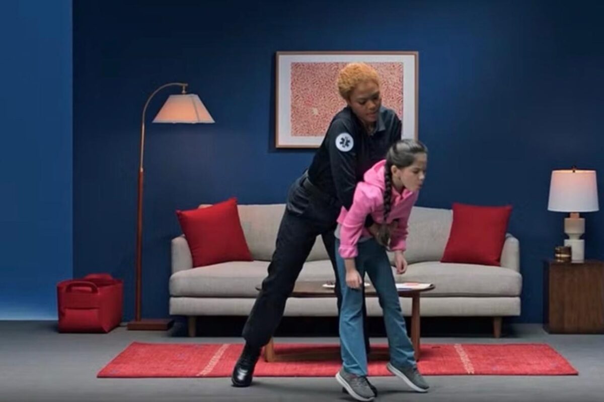 Novas diretrizes mudam manobras de desengasgo em crianças e adultos