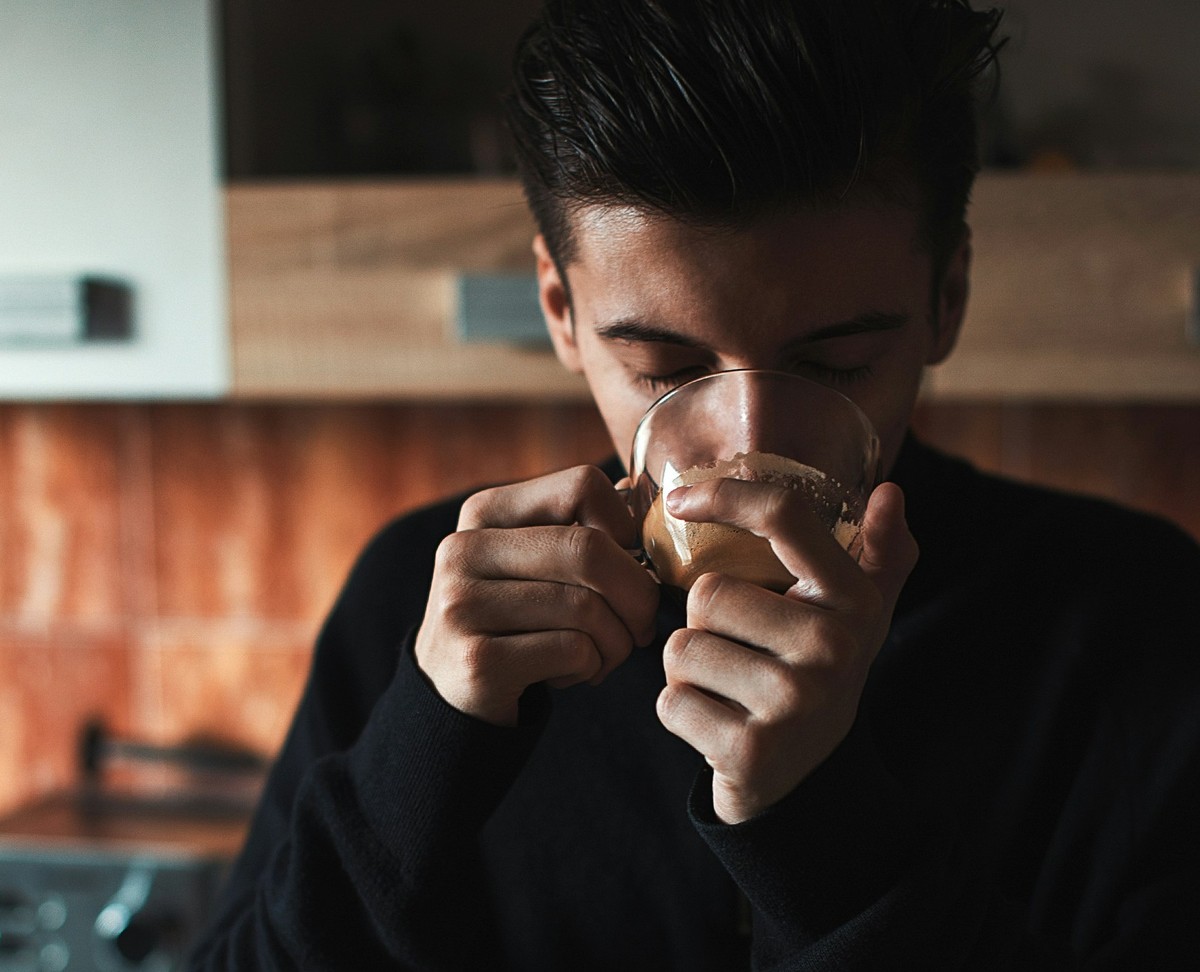 Café pode ou não aumentar risco de câncer? Pesquisador da USP explica