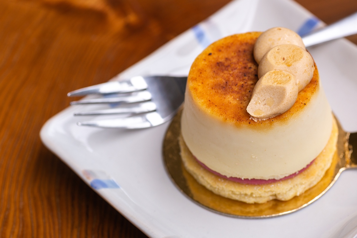 Este doce mistura cheesecake e crème brûlée — e vai virar seu favorito