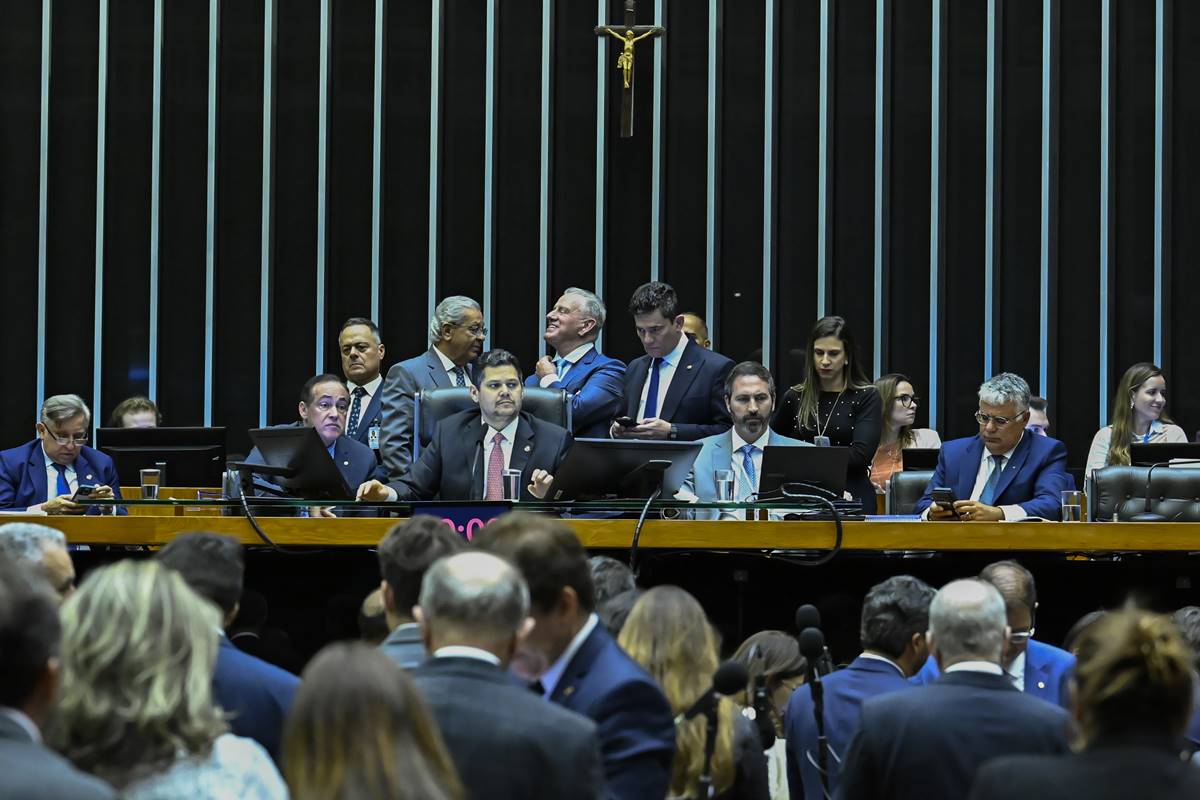 Eleições 2026: 99 parlamentares miram governos e o Senado