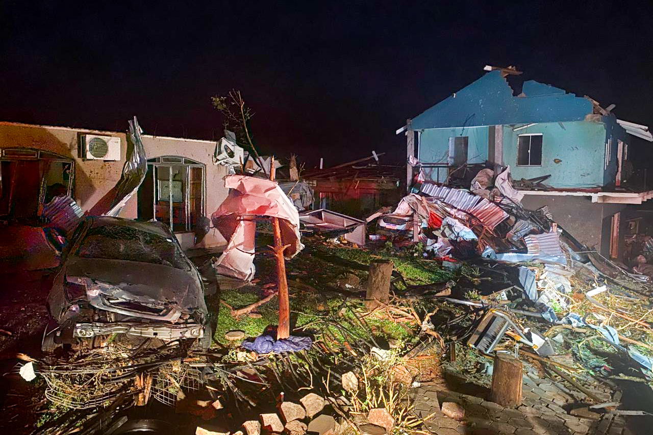 Inmet tem alerta laranja para tempestade em sete estados após tornado