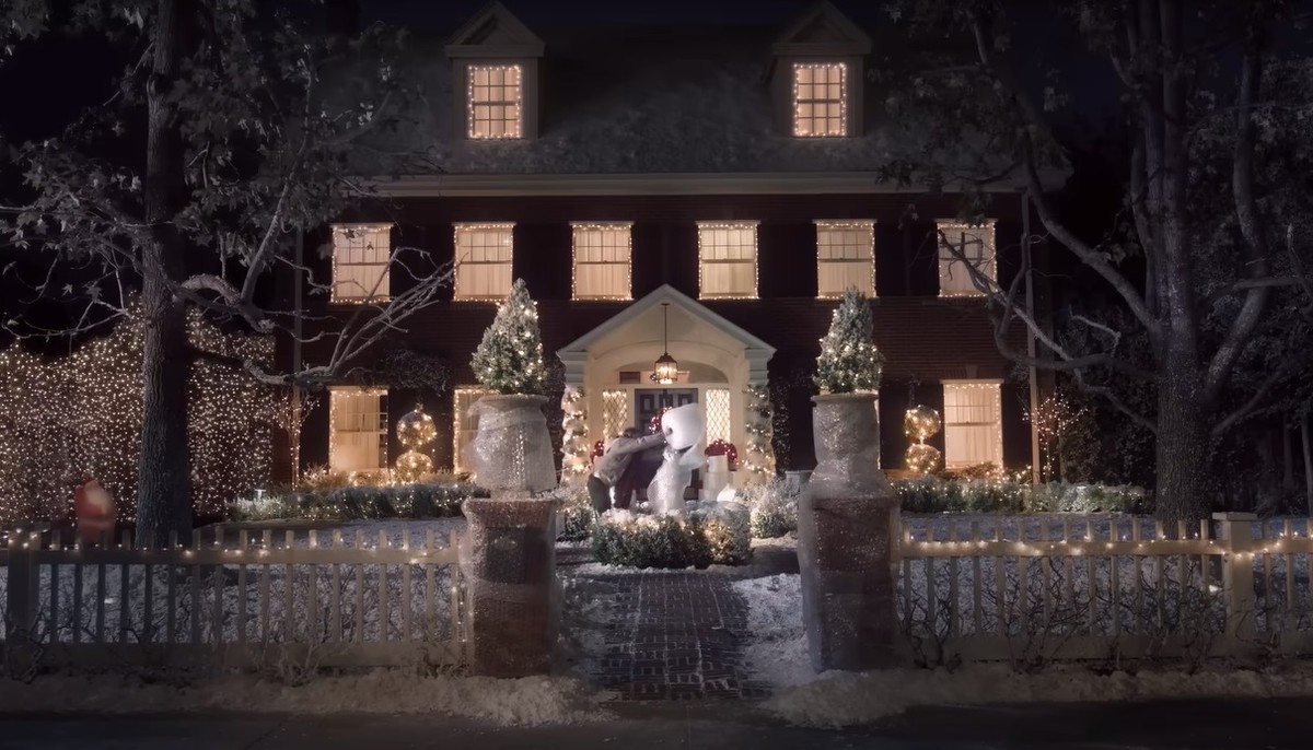 Casa de 'Esqueceram de Mim' é usada como locação para novo trabalho de Macaulay Culkin; fotos