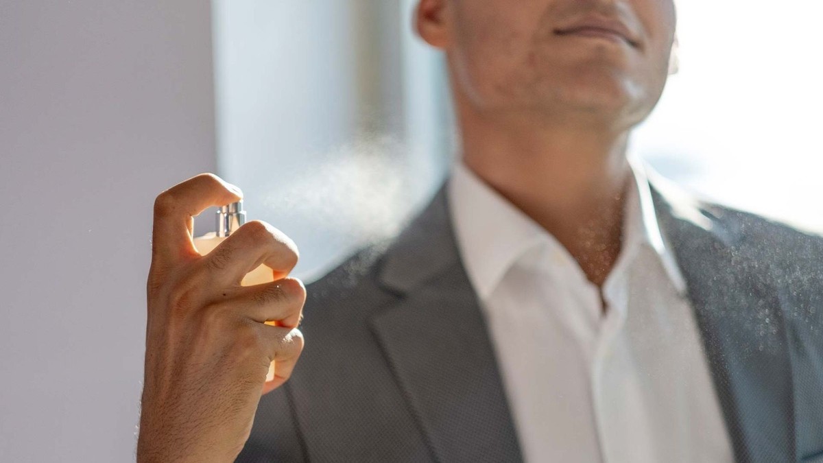 Como saber se um perfume tem longa duração antes de comprá-lo