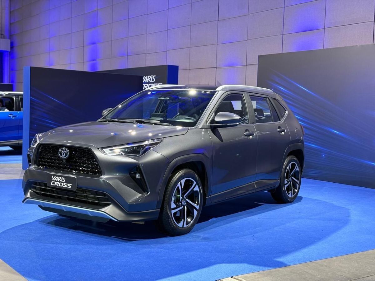Toyota Yaris Cross chega ao Brasil com versão híbrida e preço de SUV médio