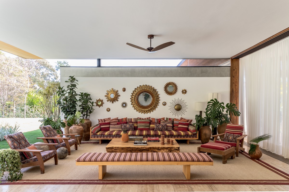 Almofadas na decoração: sim ou não? As tendências para 2026