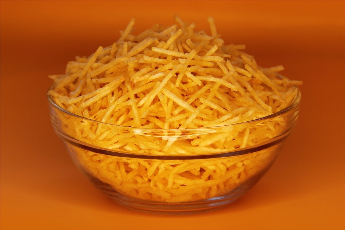 Faça uma batata palha crocante na airfryer em poucos minutos