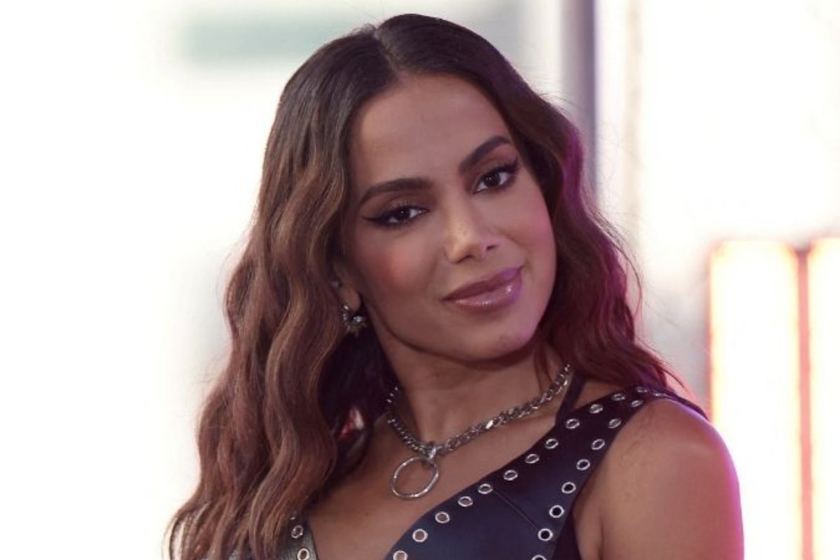 Anitta removeu tatuagem por conta de retiro espiritual? Entenda o caso