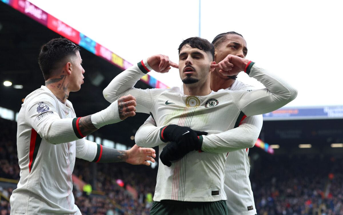 Chelsea vence Burnley e assume vice-liderança da Premier League