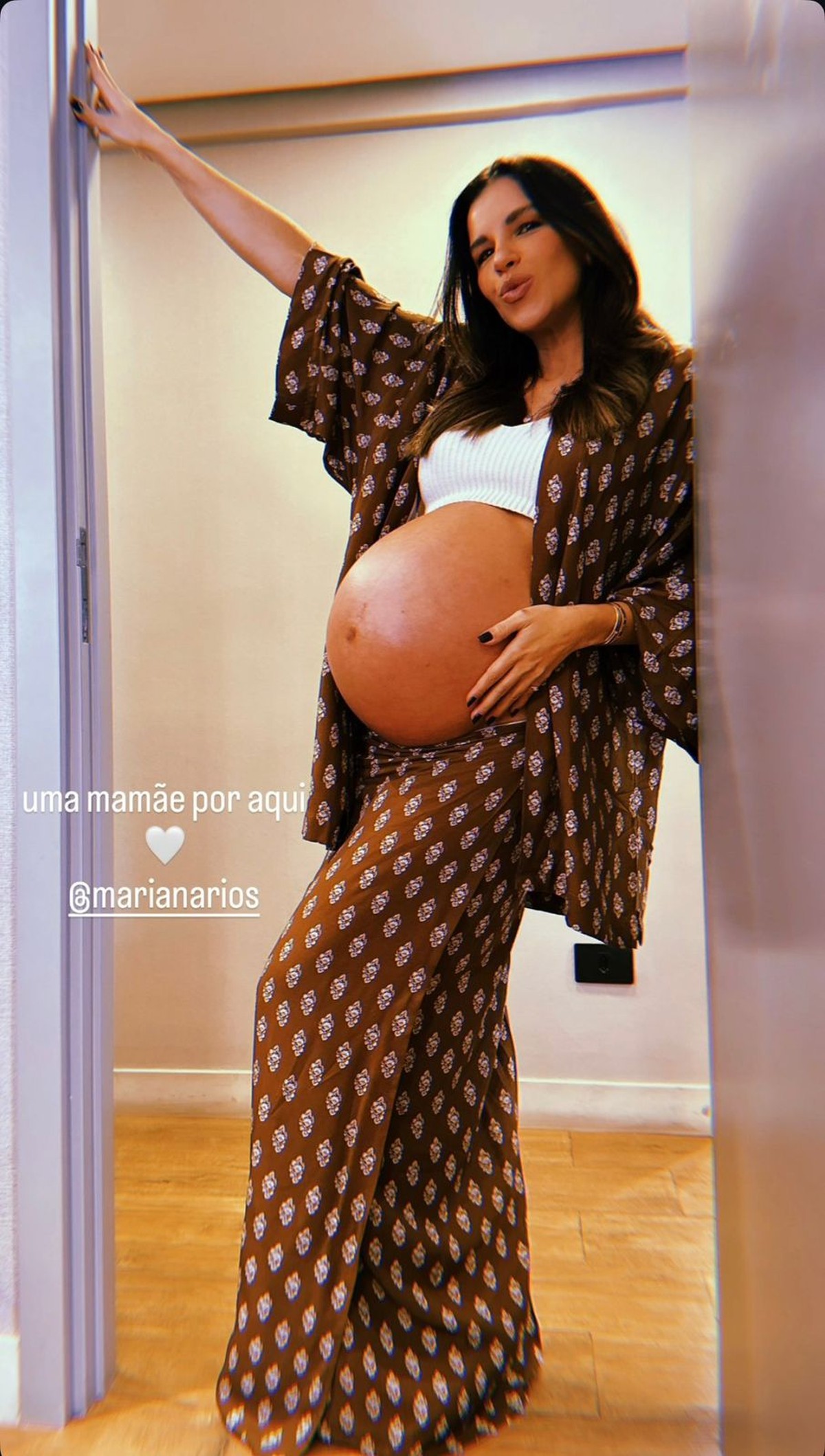 Mariana Rios exibe barrigão na reta final da gestação do primeiro filho