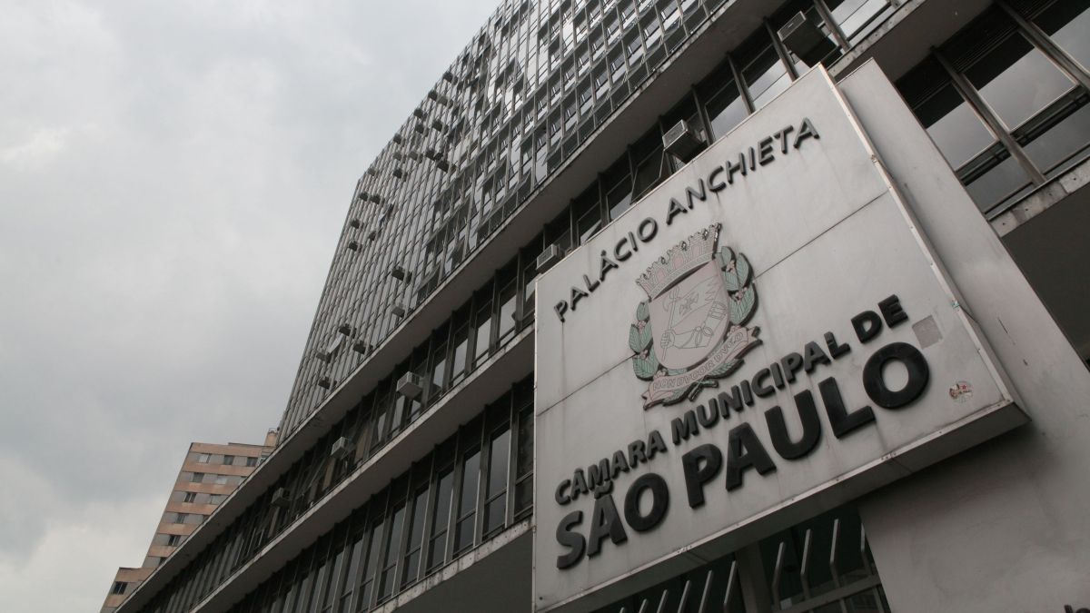 Câmara de SP aprova em 2º turno regulamentação do mototáxi por app