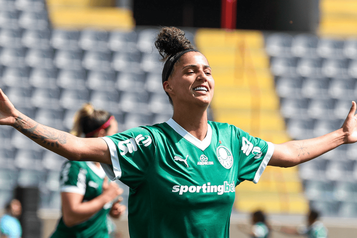 Amanda Gutierres é premiada pela CBF por artilharia na Série A1