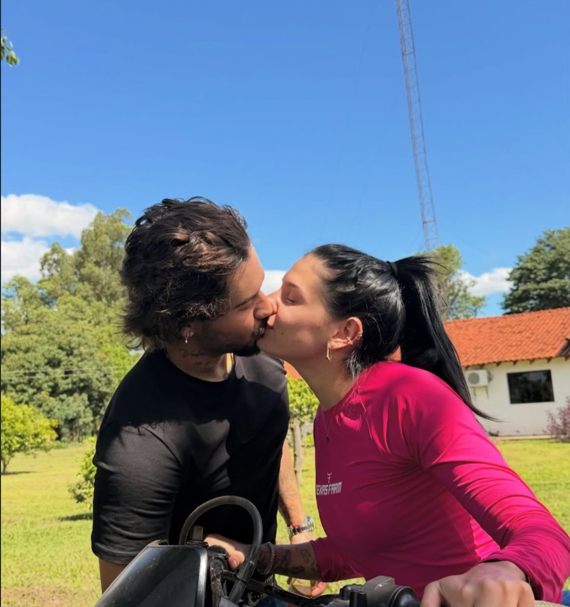 Zé Felipe revela detalhes de seu primeiro beijo com a namorada, Ana Castela