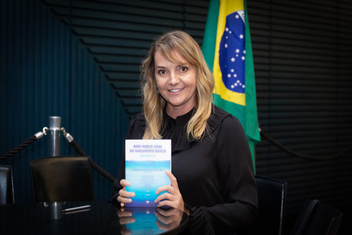 Lira se manifesta sobre operação que teve ex-assessora como alvo