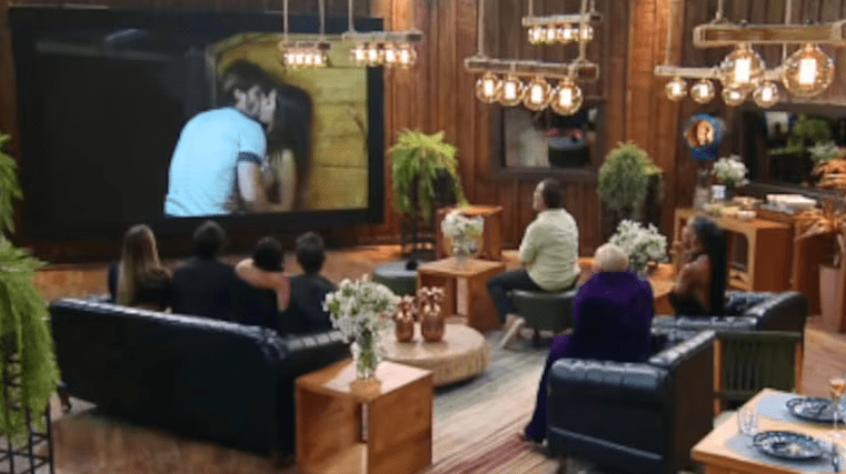 “A Fazenda”: Jantar de gala tem choro e descoberta de selinho